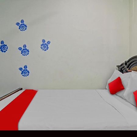 Oyo Flagship 81051 Sri Sai Manikanta Hyderabad Exterior foto