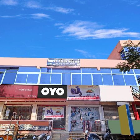 Oyo Flagship 81051 Sri Sai Manikanta Hyderabad Exterior foto