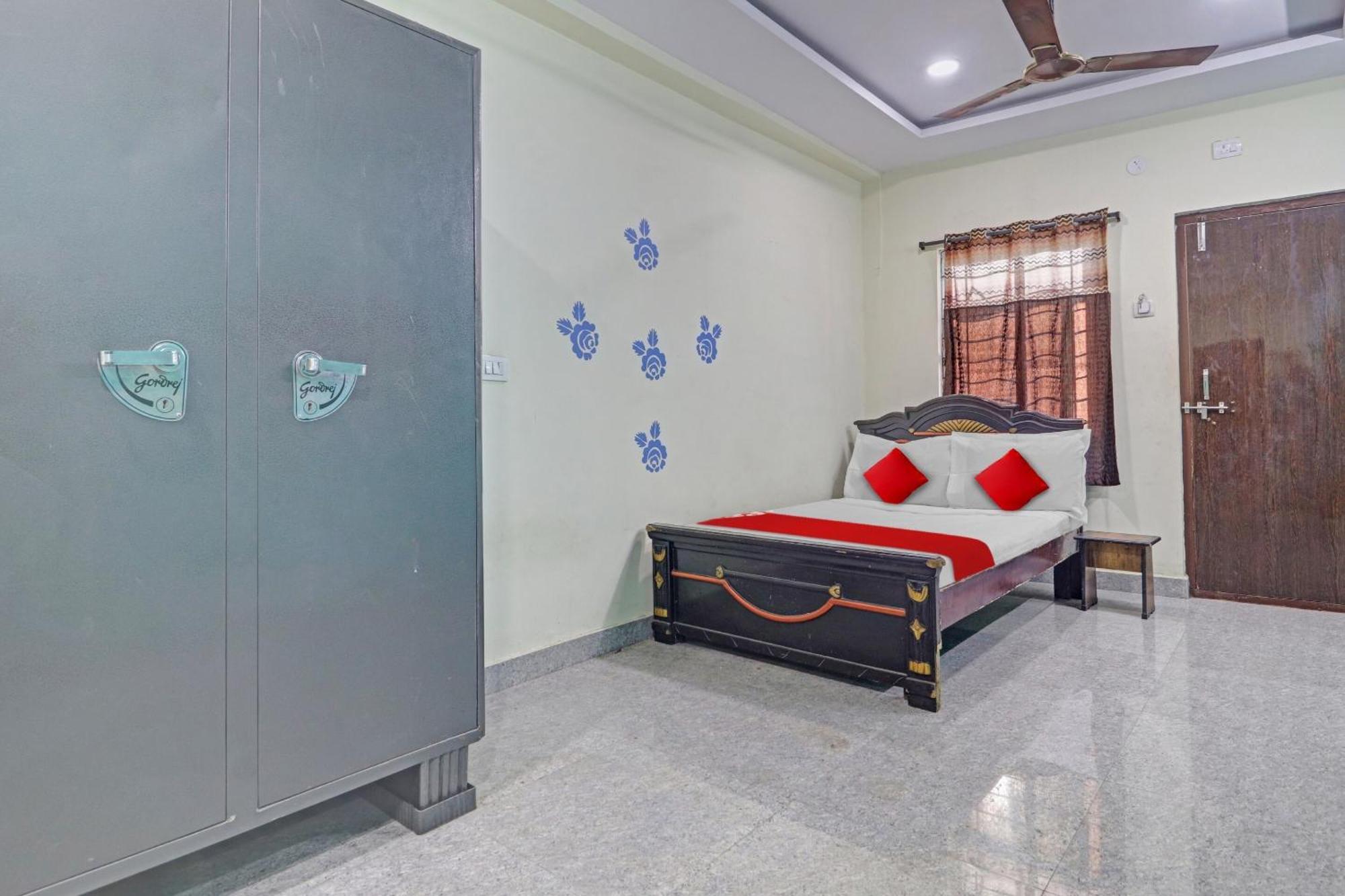 Oyo Flagship 81051 Sri Sai Manikanta Hyderabad Exterior foto