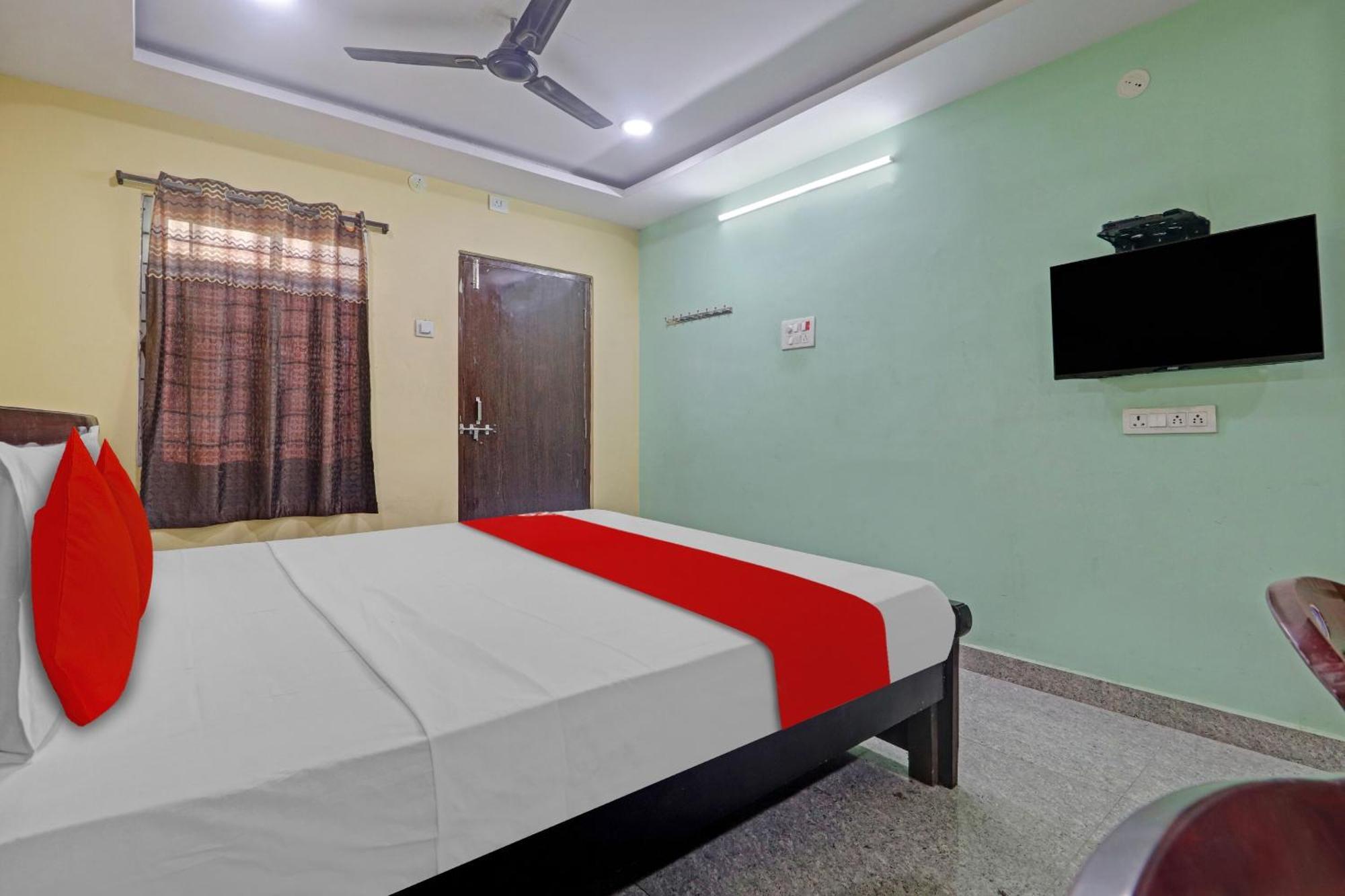 Oyo Flagship 81051 Sri Sai Manikanta Hyderabad Exterior foto