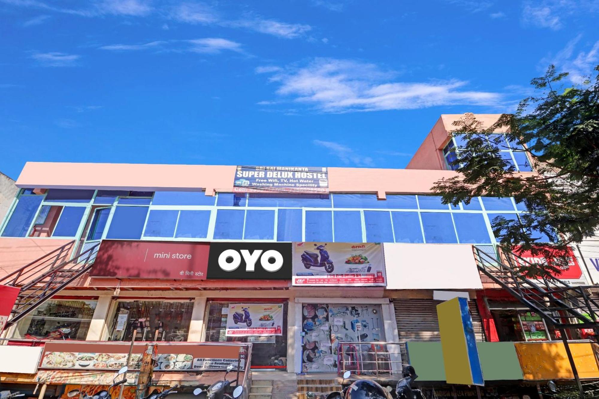 Oyo Flagship 81051 Sri Sai Manikanta Hyderabad Exterior foto